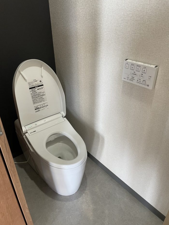 トイレを展示しています。